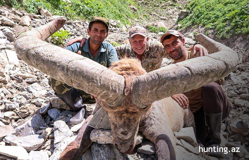 Pilcher Curt shot his trophy of Dagestan Tur